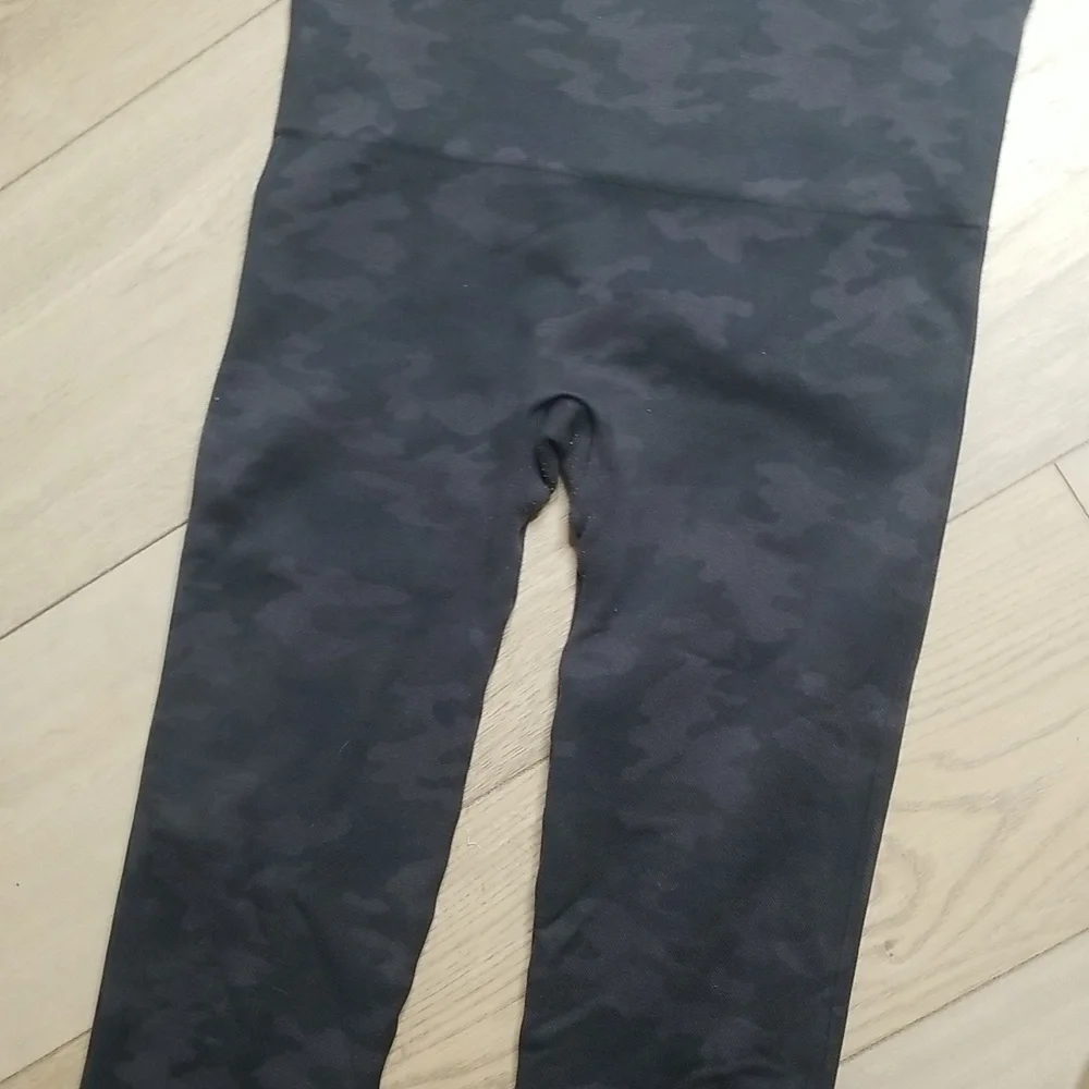 SPANX Look at me now camo print seamless leggings - Picture 3 of 4